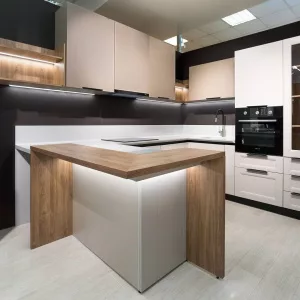 Кухня 340, с островом, бежевая